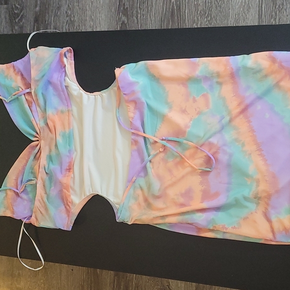 Tie-Dye Backless Dress - Picture 2 of 2